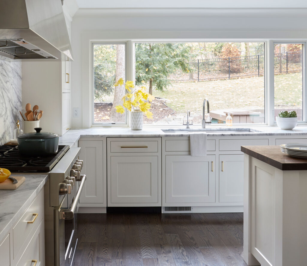 Woodharbor kitchen design with Chelsea cabinet doors