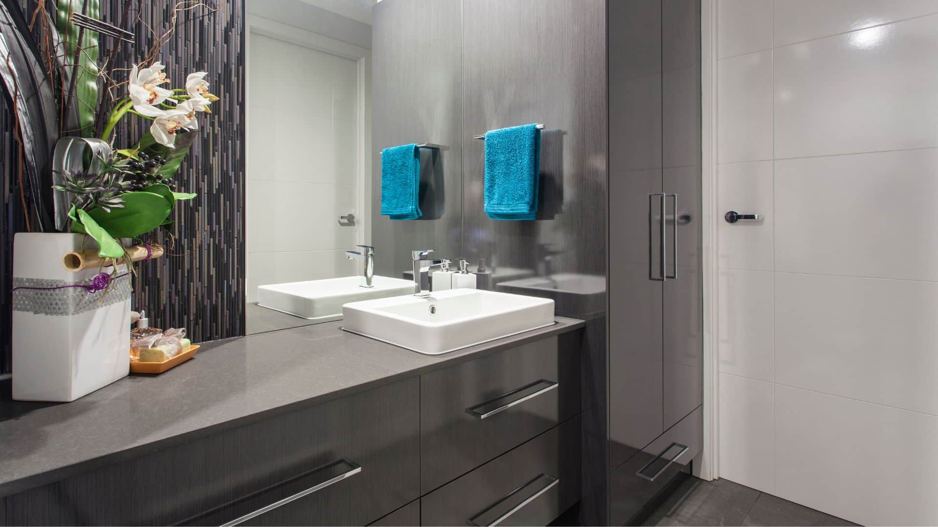 Small bathroom with dark grey bathroom cabinet and grey countertop