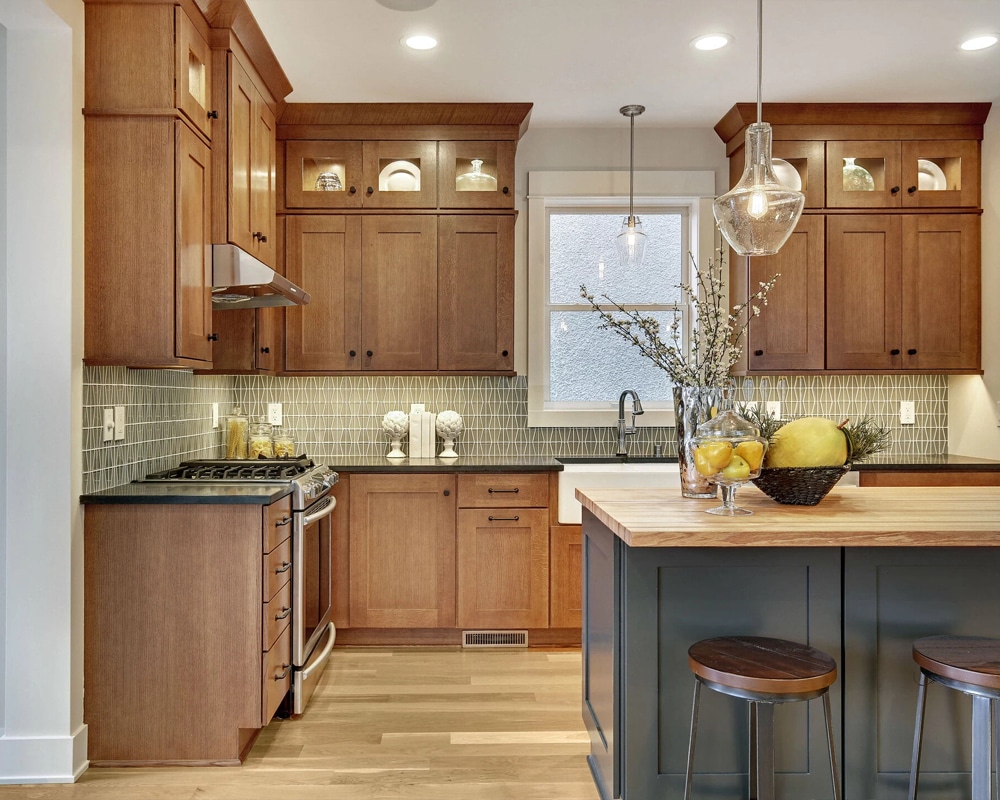 Traditional kitchen design with brown kitchen cabinet and cream countertop