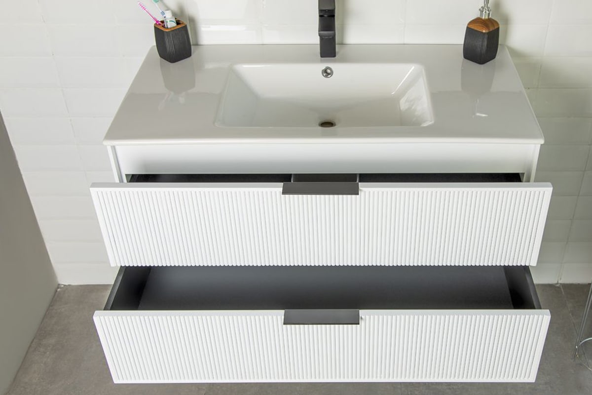 112-sorrento-36-white-bathroom-cabinet-3