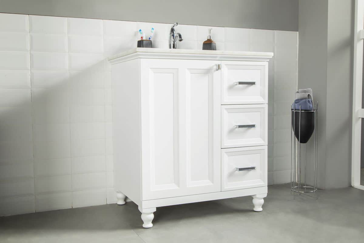 44-isabel-30-white-chrome-handle-bathroom-cabinet-2
