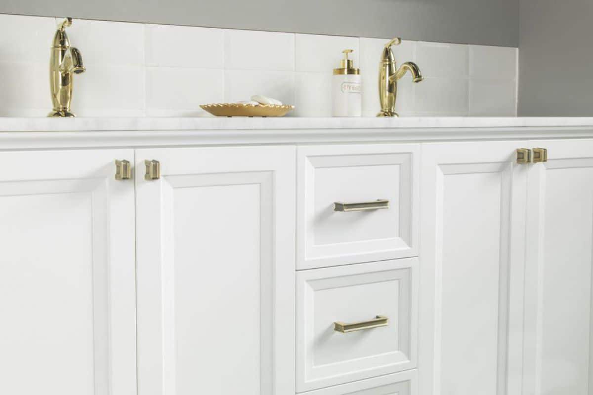 51-isabel-60-white-gold-handle-bathroom-cabinet-2