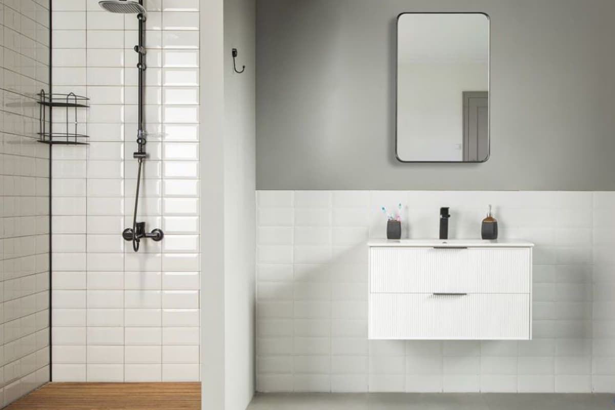 95-sorrento-24-white-bathroom-cabinet-1