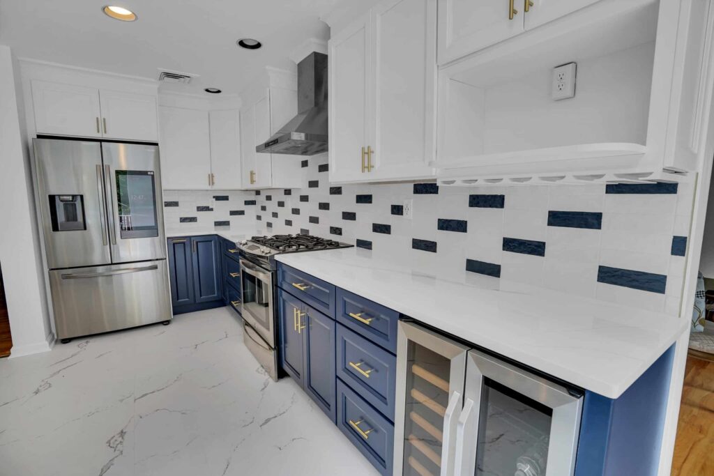 White and Blue Kitchen design with shaker cabinets, elegant backsplash and white countertop