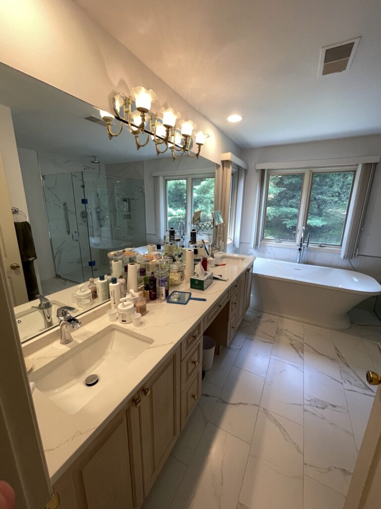 Elegant bathroom style with vanity, bath tub and an enclosed shower