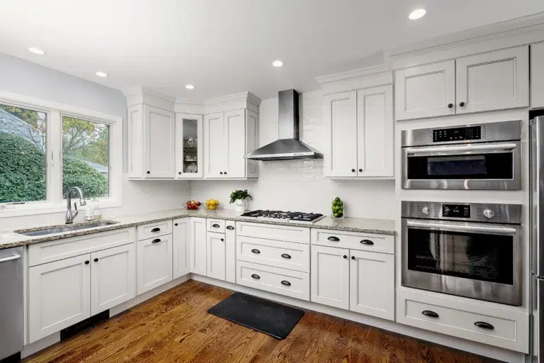 Fabuwood White kitchen design with Fusion Blanc Cabinets