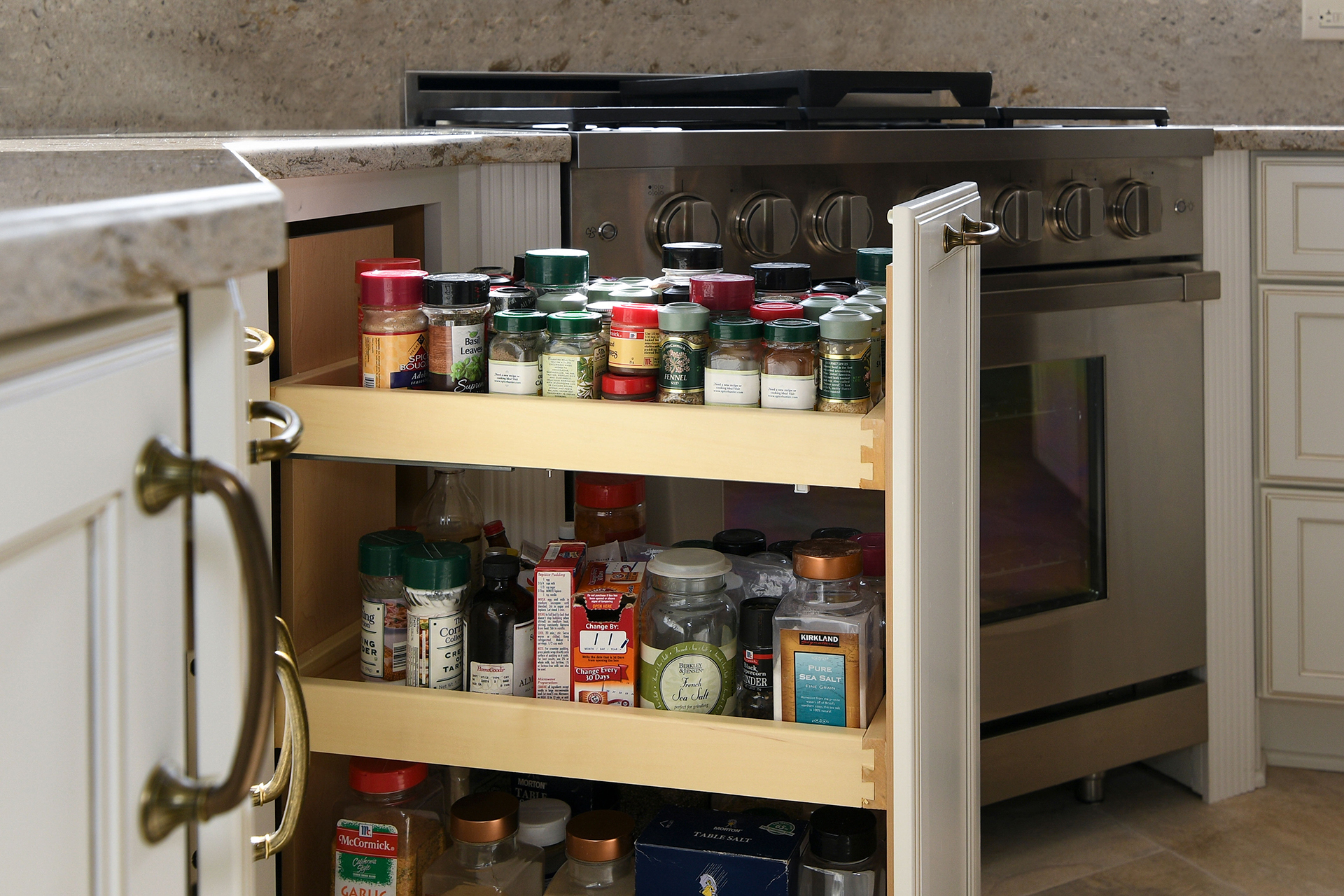 Kitchen Cabinet with Pull Out Shelves and Organizers