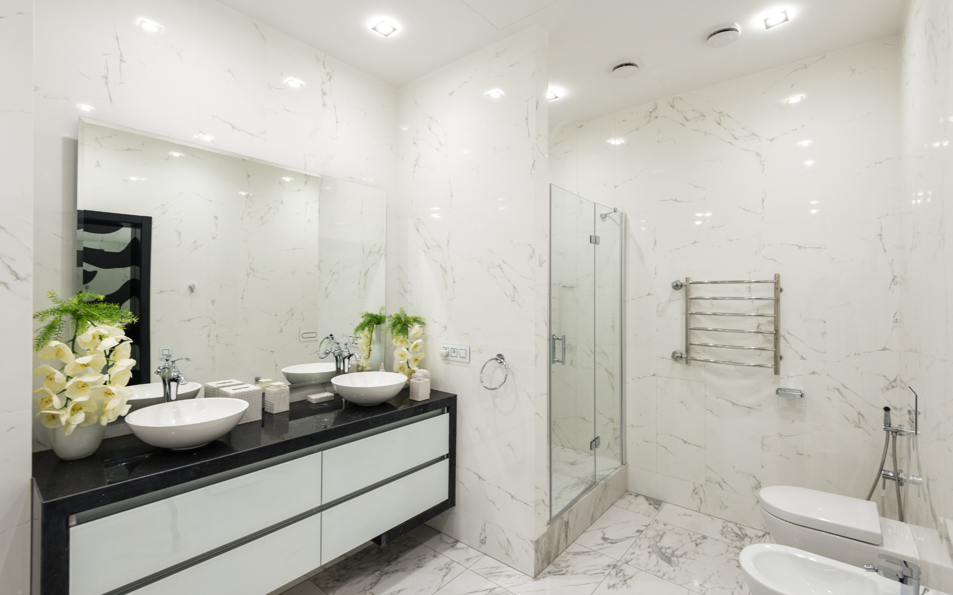 Elegant bathroom with great white lighting