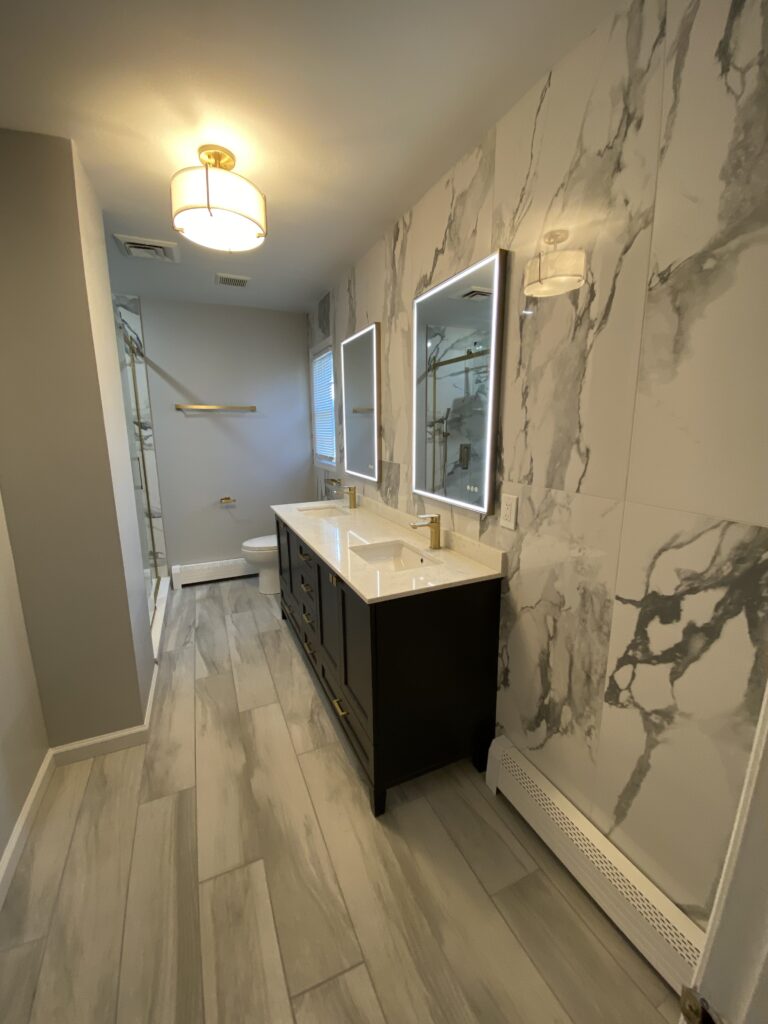 Elegant bathroom project with luxury vanities. Thank you for choosing Mudosi