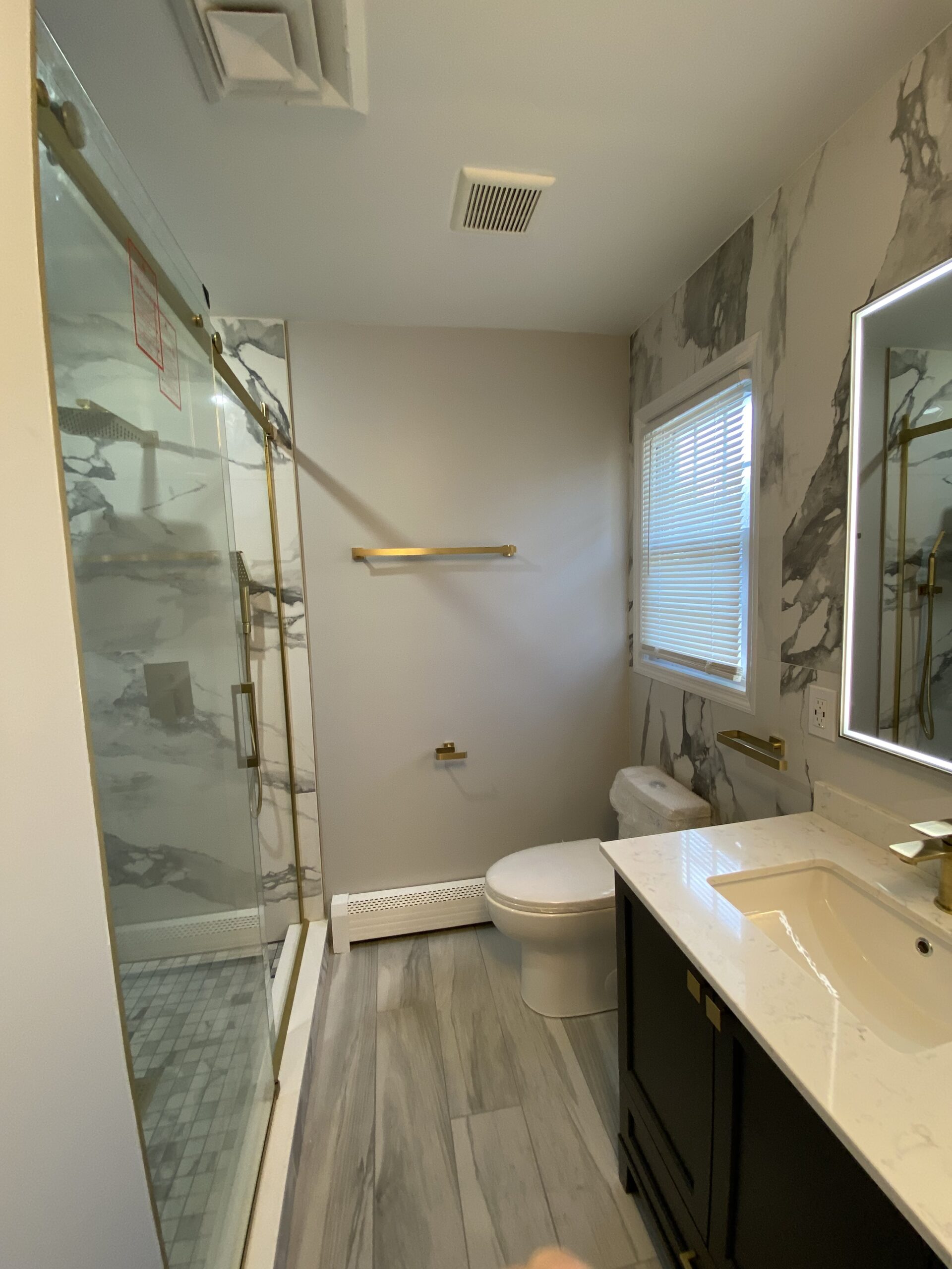 Bathroom with shower, toilet and vanity