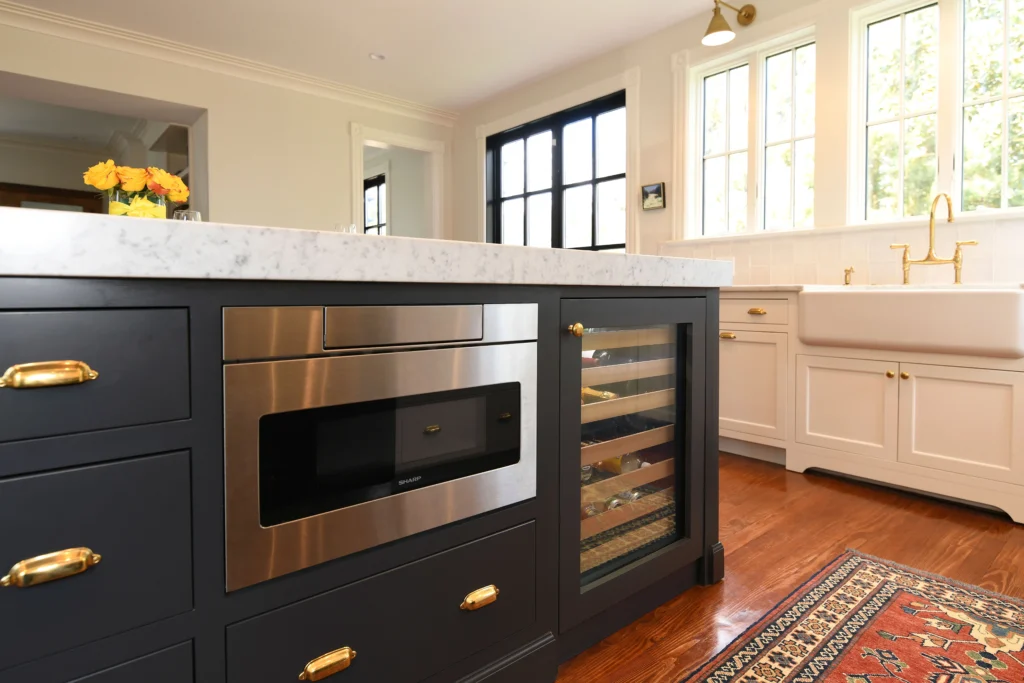 Woodharbor kitchen design with Madison Cabinet doors