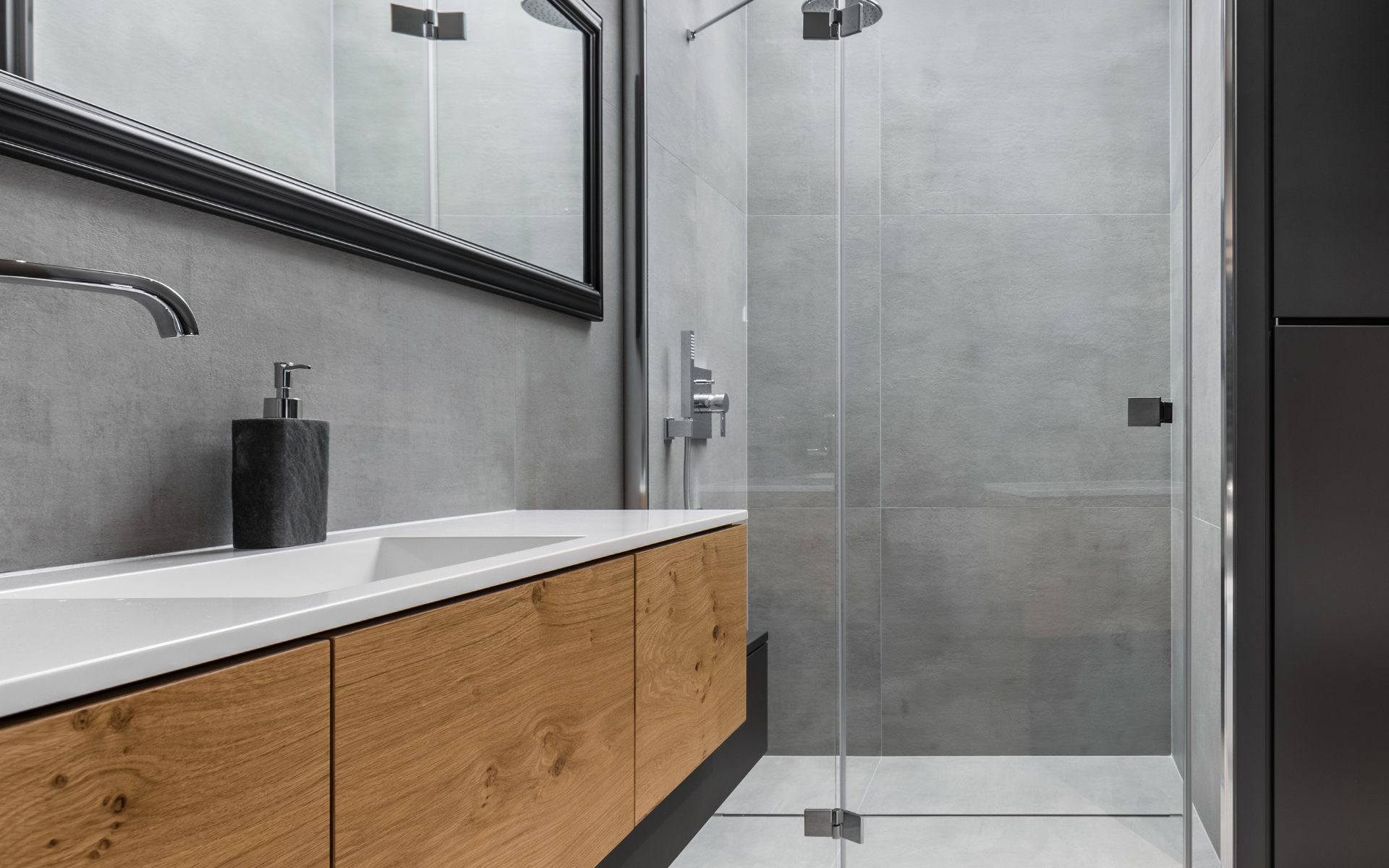 Corner Shower Solutions for Small Spaces